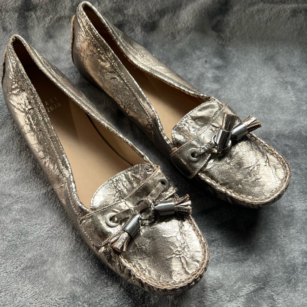 STUART WEITZMAN GOLD LOAFERS SZ 8M